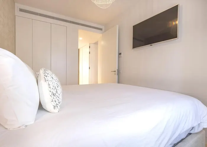 Ando Living - Douradores House
